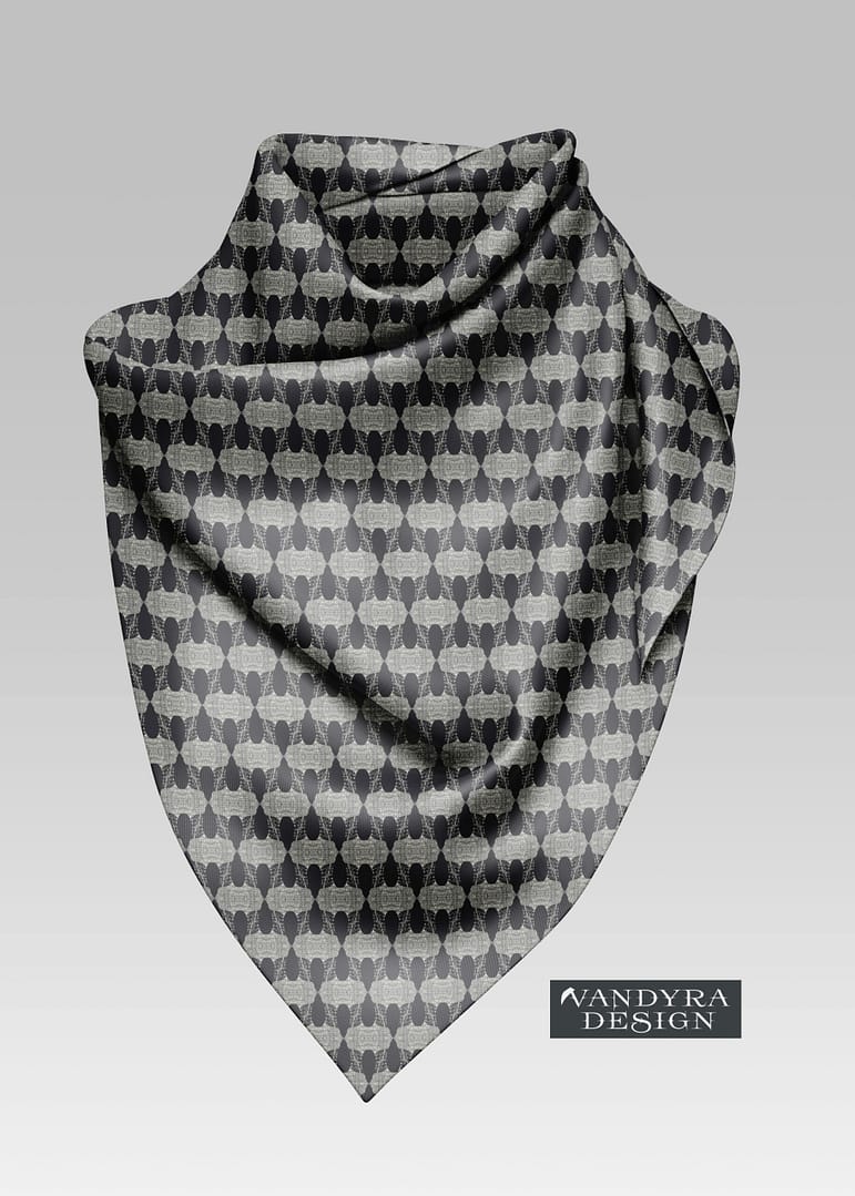 Schaltuch mit experimentellen abstraktem Black-Off-White Muster. Auf dem Bild ist das Label - der Schriftzug Vandyra Design von der Designerin zusehen. Der Bildhintergrund ist hellgrau.